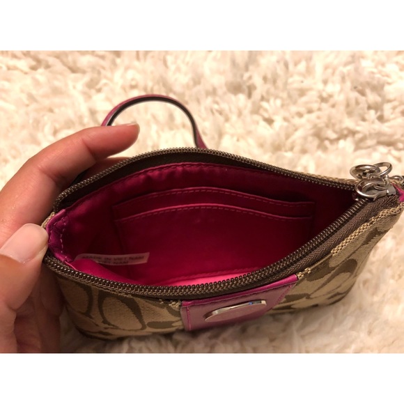 Authentic Coach wristlet - Picture 4 of 5
